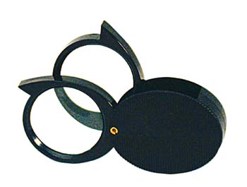 A pocket magnifier with 2 lenses for optimal magnifiaction. The magnifiers fold into a black plastic case